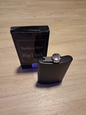 Flachmann schwarz aus