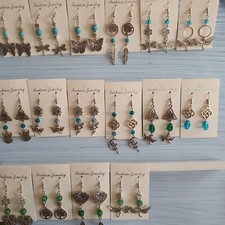 Ohrringe, Handarbeit, verschiedene Metallanhänger mit Perlen Acryl, Metall