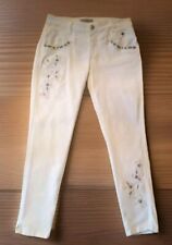 Tredy Jeans Damen, Größe 38 weiß mit Patch und Zierknöpfen