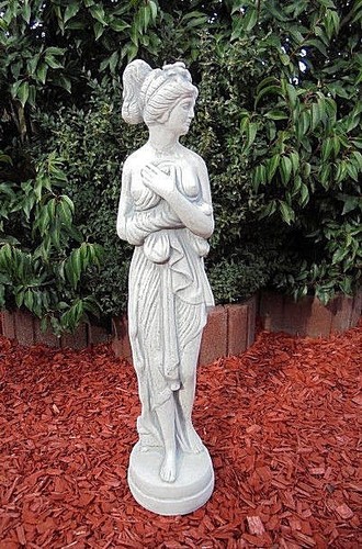 Steinfigur frau mit tuch - steinfigur, tuch"