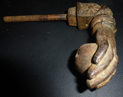 Antiker türklopfer aus eisen - antiker,