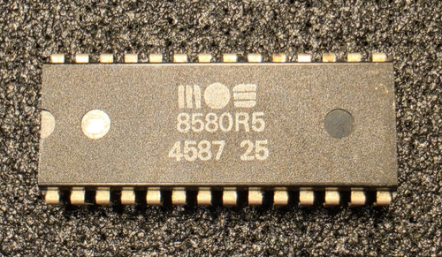 Mos 8580 commodore - r5,