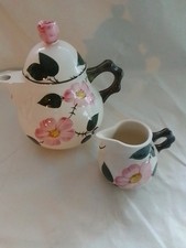 Villeroy & Boch Serie Wild Rose Teekanne mit Deckel + Milchkännchen 