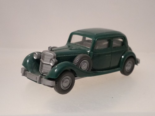 Mercedes 260 dunkelgrün - d,