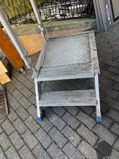 Stabile Alu-Trittleiter mit Geländer/Podestleiter