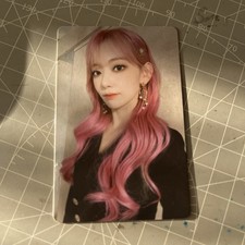 iz*one / lesserafim sakura one reeler pre order benefit photocard album