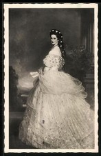 Kaiserin Elisabeth Sissi von Österreich im eleganten Kleid, Ansichtskarte 