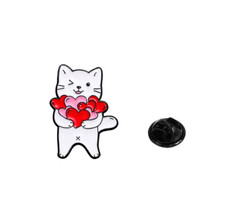 Weiße Katze mit Herzen