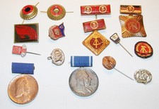 Konvolut diverse Abzeichen aus