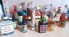 20 Miniatur Schnapsflaschen. Spirituosensammlung-100%-voll-ungeöffnet.