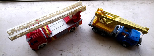 Feuerwehrauto und krahnwagen - feuerwehrauto,