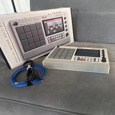 Akai MPC LIVE II Retro Edition