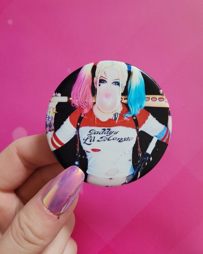 Button pin cosplay comic - pin,
