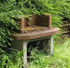 Gartengrill - Stein Mit Spitzdach
