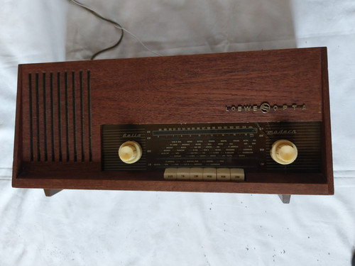 Altes radio loewe - "loewe, bella
