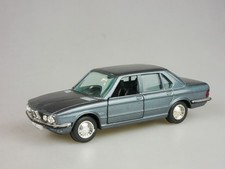 Gama 1/43 BMW 528i E28