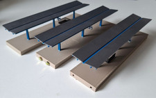 Konvolut aus 3 Bahnsteigen + 3 Gebäude Winter, gebaut, Auhagen, Spur TT 1:120