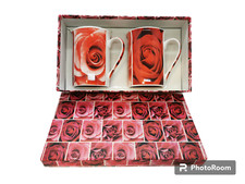 Zwei Kaffeebecher oder Tee