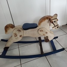 Altes Holzpferd Schaukelpferd