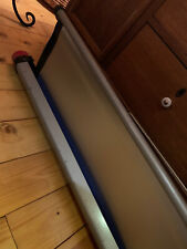 Revue: ausziehbare Projektionsleinwand für Super 8 Film Wiedergabe, 70er Jahre