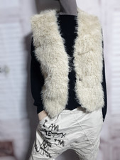 Stylische Zottelweste