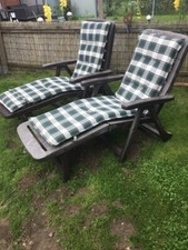 2 Gartenliegen, Kunststoff - klappbar mit Auflage