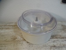 Schüssel mit Deckel von einer