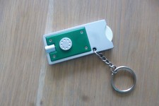 Schlüsselanhänger mit kleiner Taschenlampe und Einkaufswagenchip
