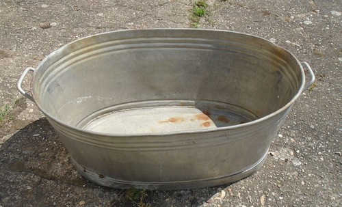 Alte aluwanne wasser - wasser, pflanzen