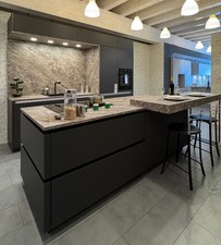 Nolte Ausstellungsküche  V21 Velluto, 87G Lack Graphit matt