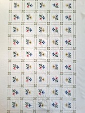 Tischdecke weiß mit buntem floralem Kreuzstich Handarbeit 200 x 112 cm Vintage