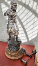 Zinkguss um 19tes Jahrhundert Antik "Der Gießer" auf Holzsockel Gießereistempel