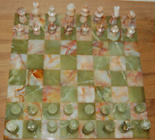 Schachbrett 40 x 40 cm mit Figuren aus Onyx-Marmor  - handgefertigt