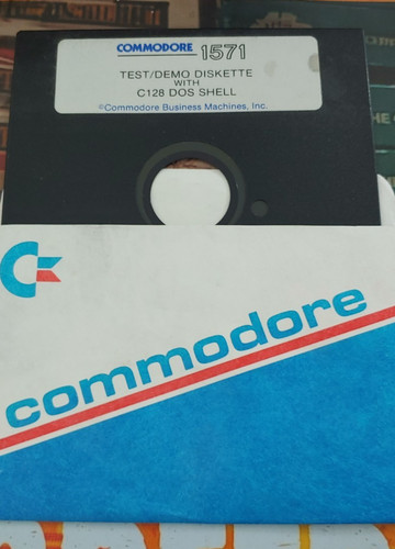 Commodore model 1571 - model,