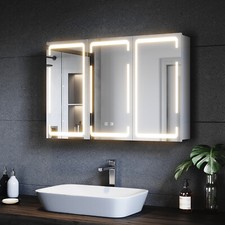 Spiegelschrank mit LED