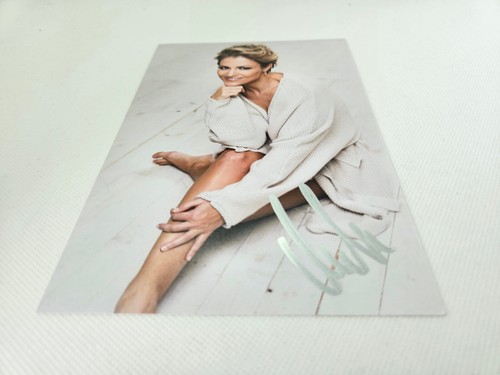 Michelle signed foto 13x19 - signed,