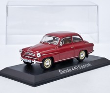 Skoda 440 Spartak (1957) rot + Plexiglasbox DeA 1:43