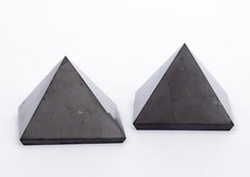 Schungit 2x Pyramide Poliert