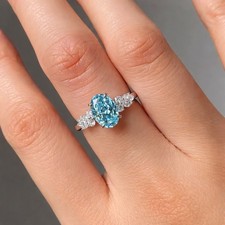 2,5 kt blauer Ovalschliff