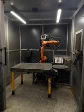 Roboterschweißzelle mit