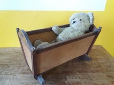 Alter Teddybär Puppenwiege +