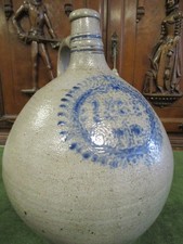 Bauchiger Enghalskrug Krug