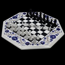 Schachbretttisch mit