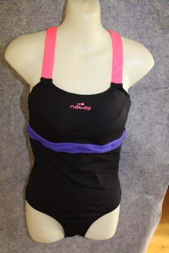 Sportlicher schwimmanzug - sportlicher,