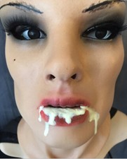 Latexmaske EMILIA MILK