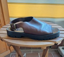 Sandalen der Nobelfirma Prada