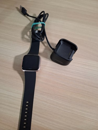 Fitbit versa smartwatch - fitbit,