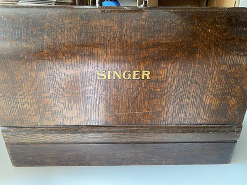 Vintage singer seeing - singer,