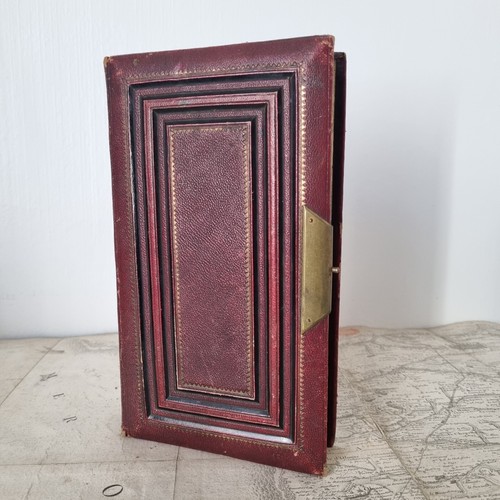 Altes fotoalbum aus rot - altes,