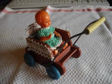 Alter Puppenwagen für die Puppenstube mit E.S. Puppe
